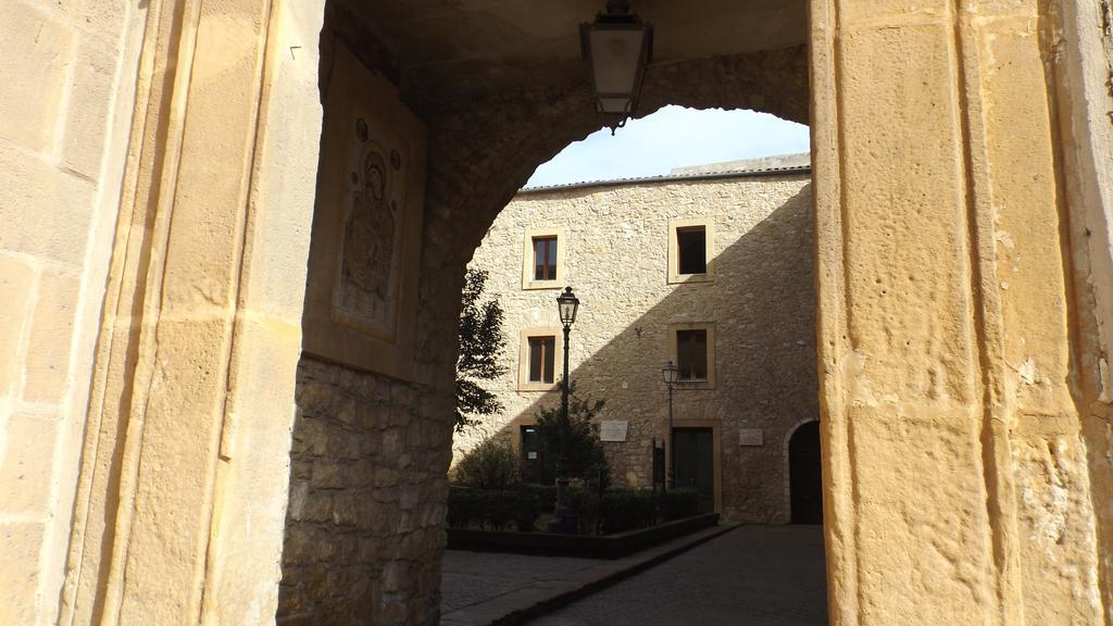Bed And Breakfast Baobab Piazza Armerina Exterior photo